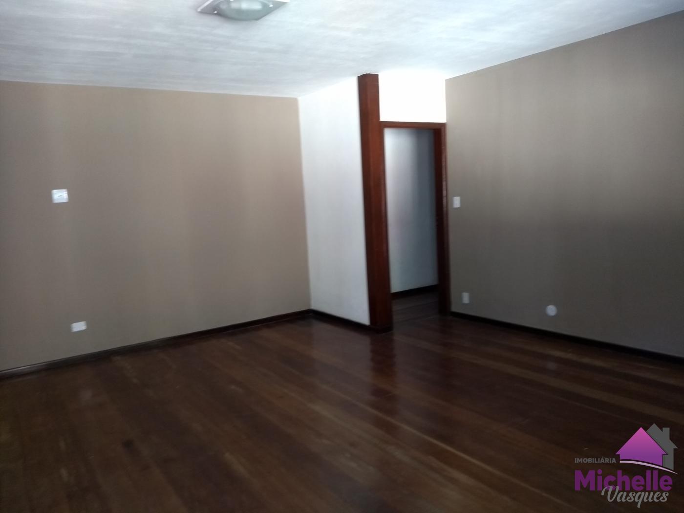 Casa à venda com 2 quartos, 700m² - Foto 2